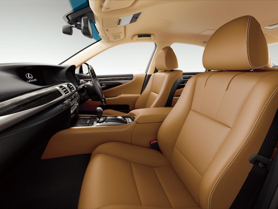  Lexus LS600h 2012 года  (JP) (фото 2 из 7)